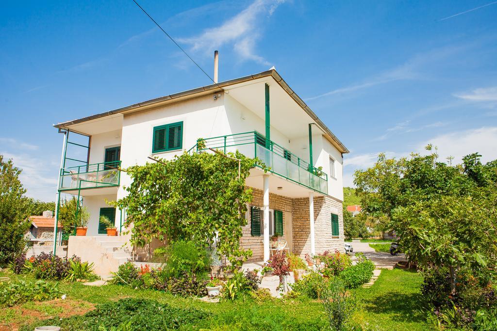 Apartments Grubisin Tribunj  Ngoại thất bức ảnh